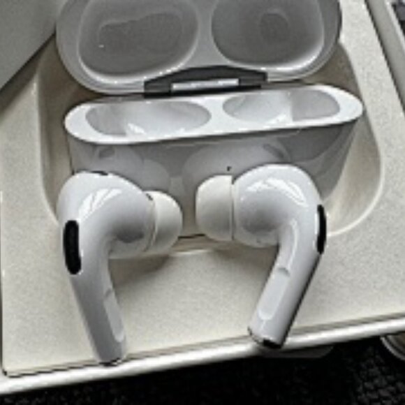 Airpods Pro 2nd Gen with Wireless and ANC - Picture 5 of 6